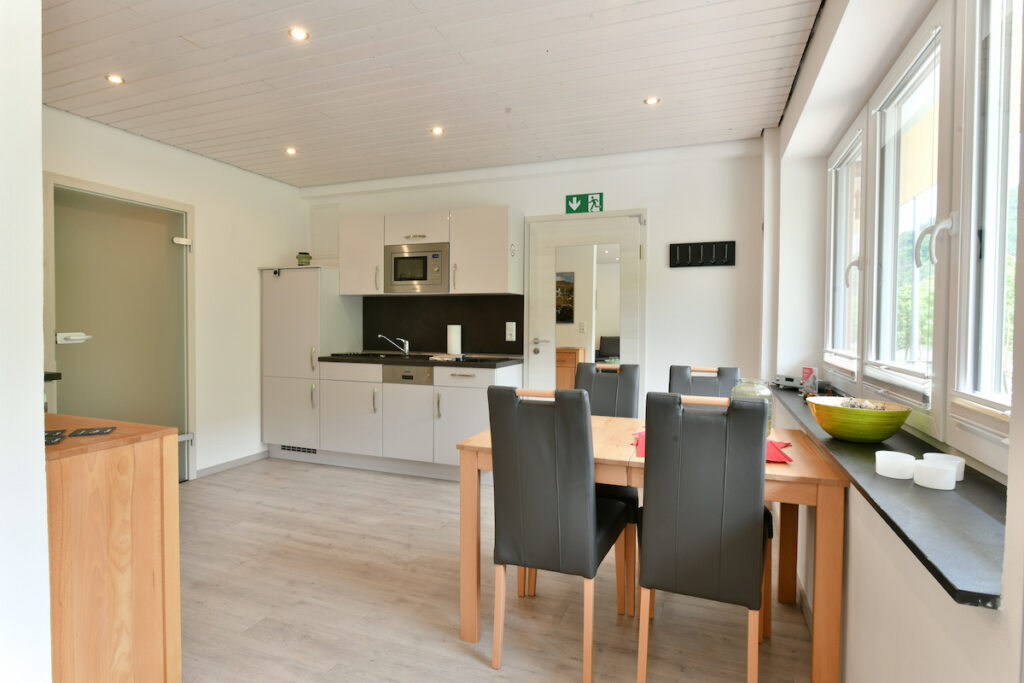 Keuken van Walküre met ontbijttafel