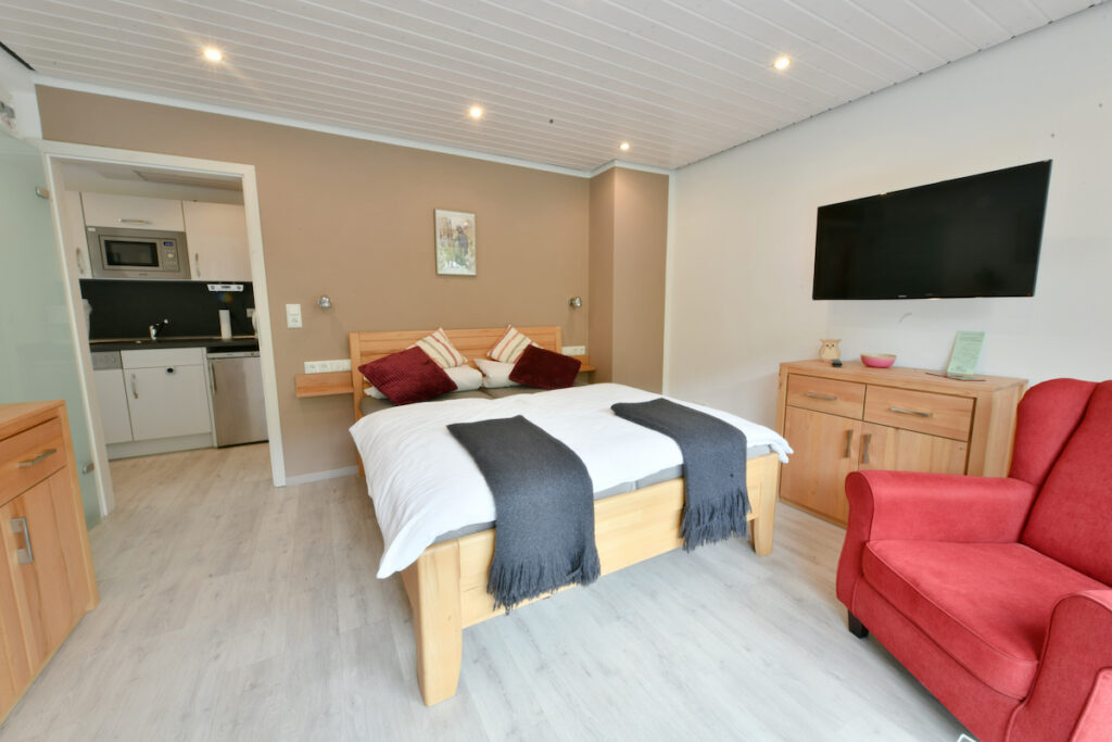 Slaapgedeelte van appartement Parsifal met zithoek